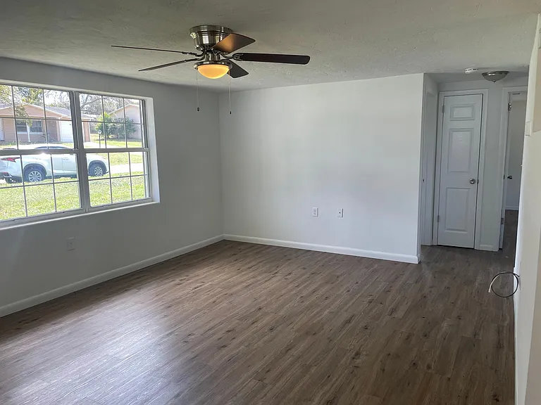 56 S Monroe St — Photo 12