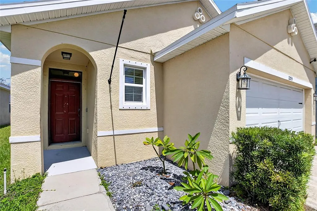 3 bed, 2.0 bath, 1516 sqft, $2,400 — Photo 3