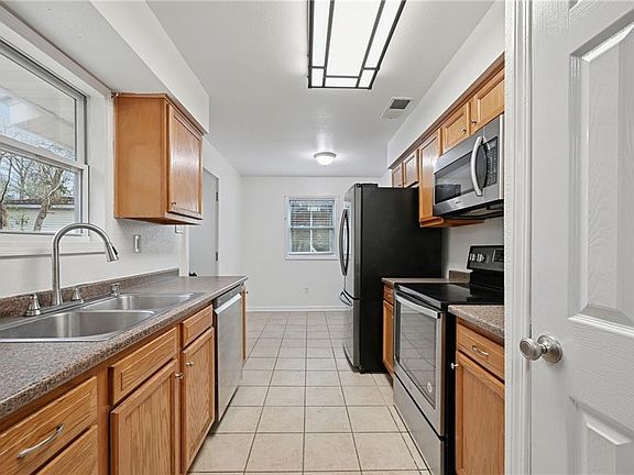 5th image of 227 Vine St