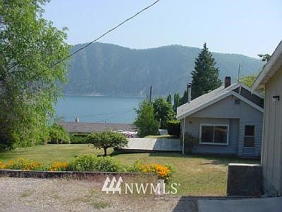 1st image of 487 Boetzke Avenue