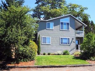 363 N 5th Ave, Gold Hill, OR 97525