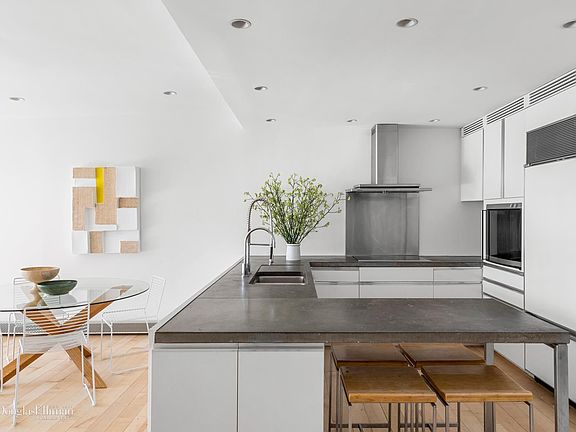 5th image of 620 Broadway APT Ph6r