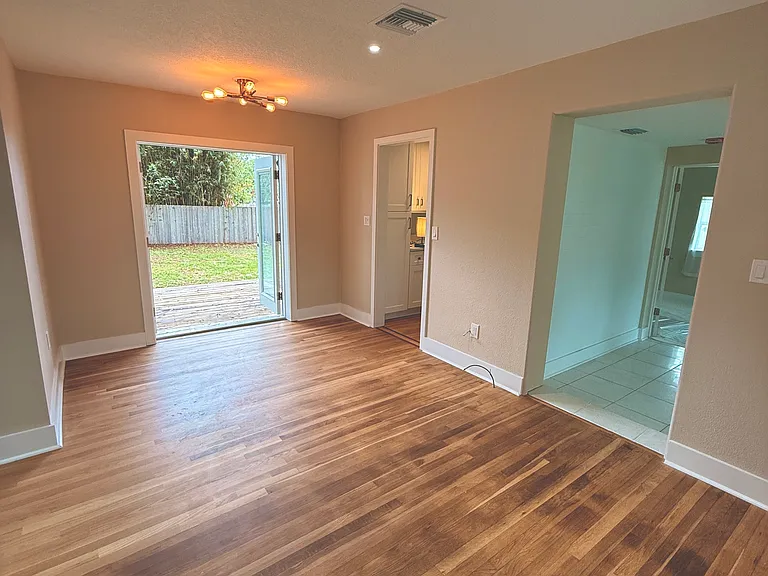 238 N Main St — Photo 14