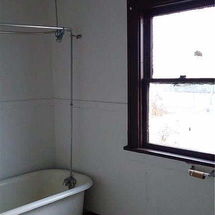 4th image of 25 Roebling Ave