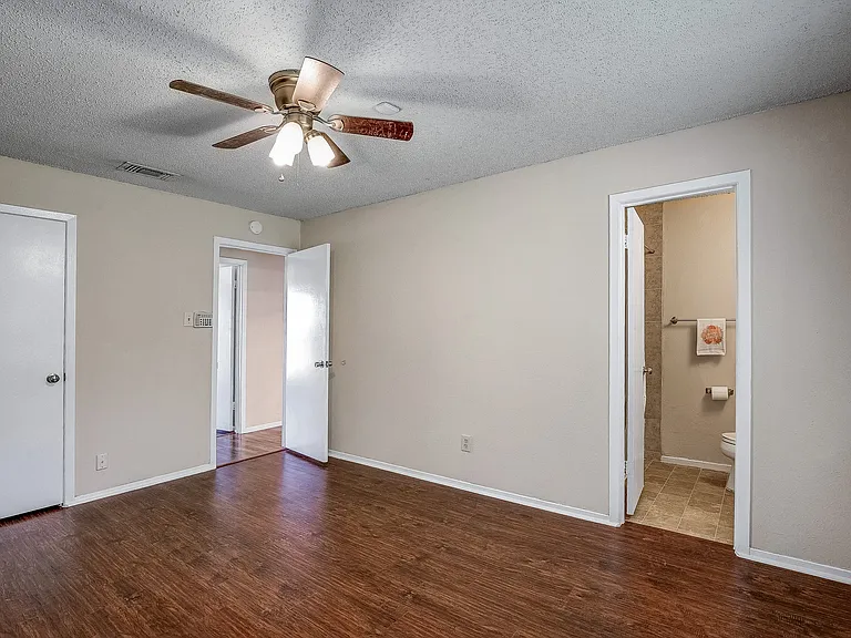 1717 Palisades Dr — Photo 4