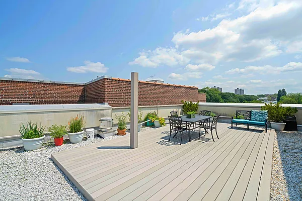 Sold by Daniel Gale Sotheby's International Realty | media 50