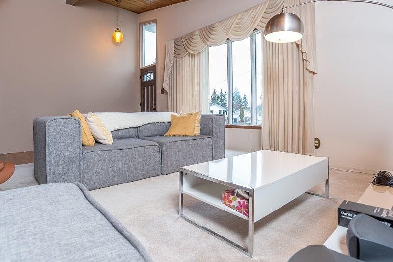 Calgary House for rent - 4 Bedrooms — photo 2