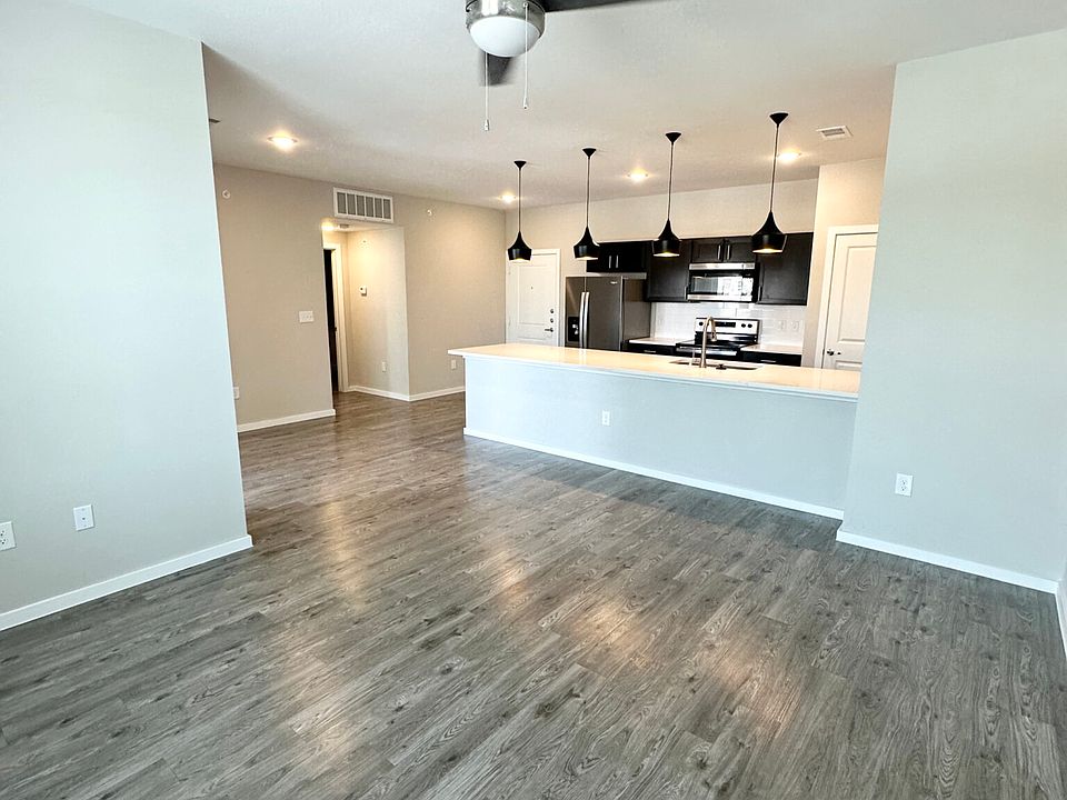 1st image of 305 W Dm #1187-01-0412
