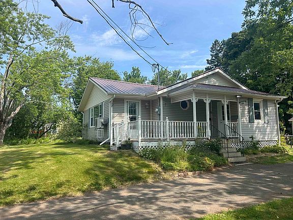 3rd image of 84 Macrae Dr E