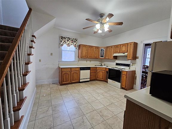 2nd image of 515 Stafford St