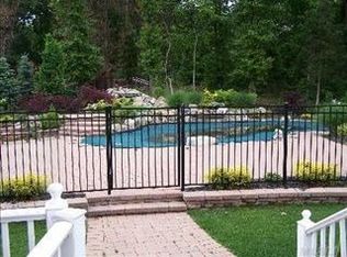 92 Shore Rd, Mount Sinai, NY 11766