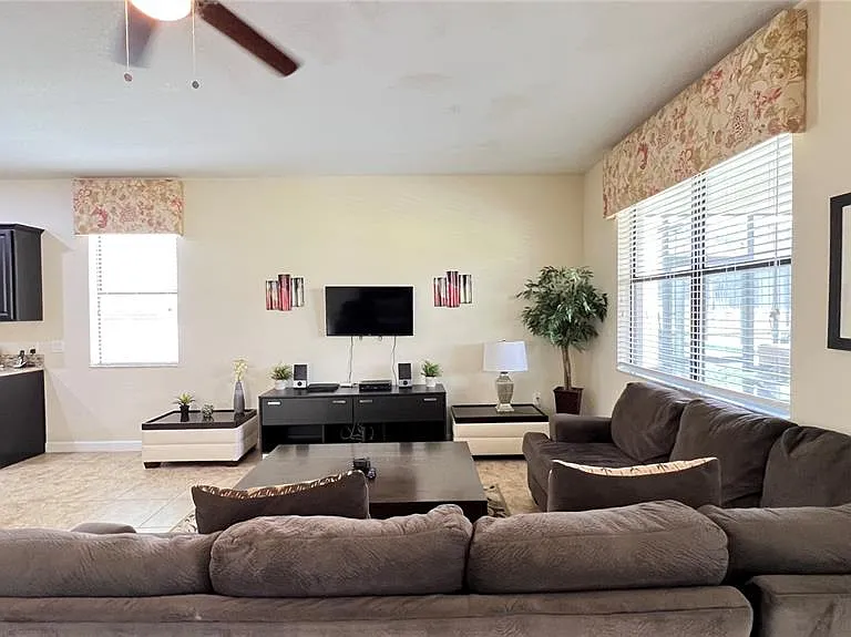 2353 Victoria Dr — Photo 30