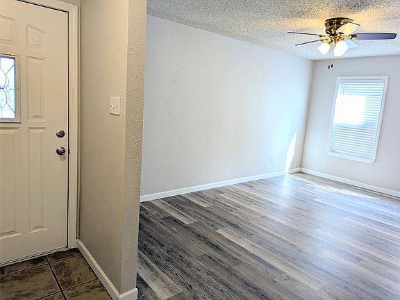 2nd image of 2727 Colonial Dr
