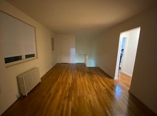 61-43 224th St #48B, Oakland Gardens, NY 11364