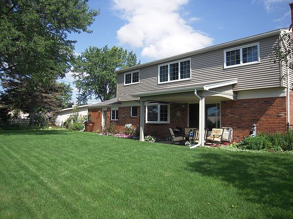 3rd image of 8108 Hedgeway Dr