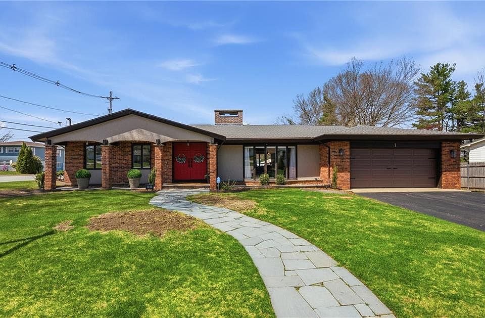 1st image of 1 Wenscott Ln