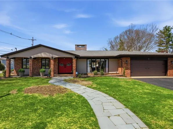1 Wenscott Ln, North Providence, RI 02904