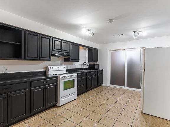 5th image of 932 N Highland Ave