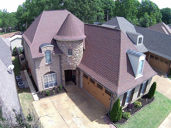 3rd image of 9084 Belle Maison Blvd