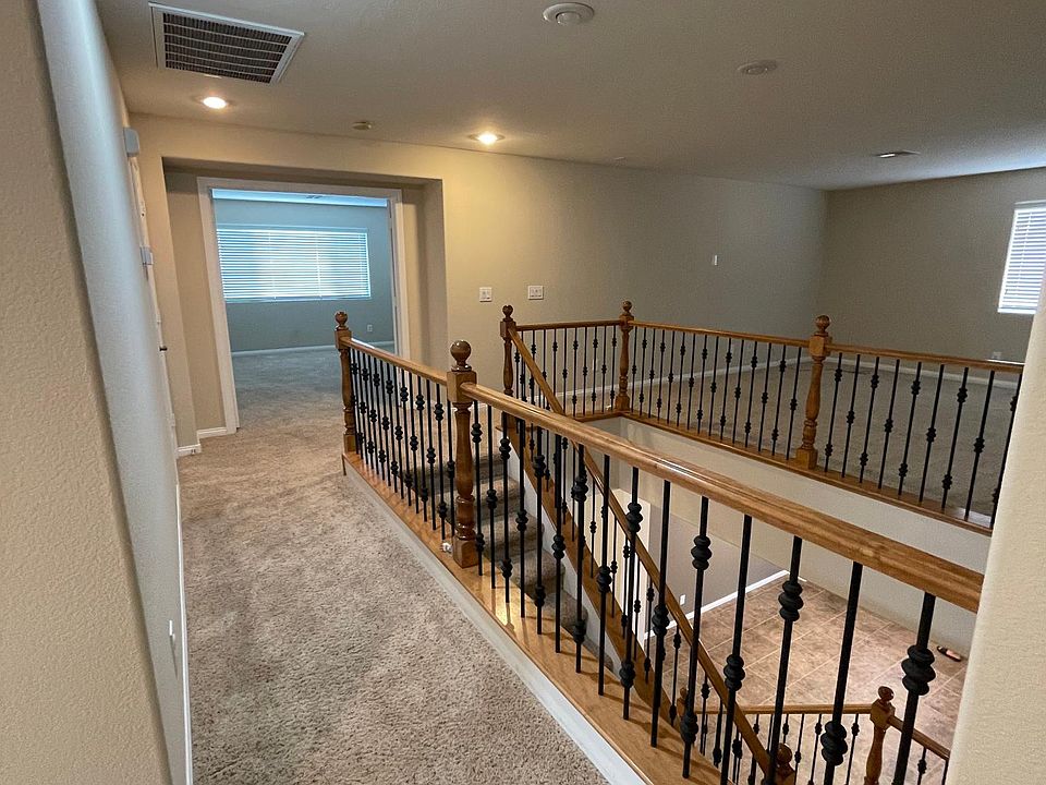2nd image of 84 Pettswood Dr
