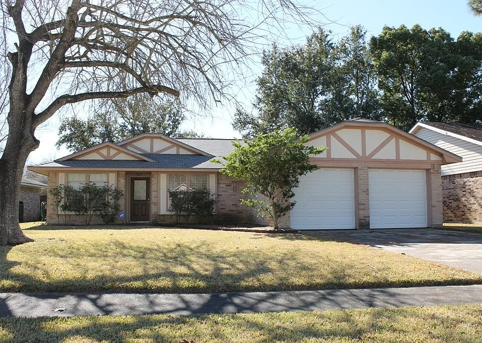 Welcome to 422 Elder Glen in Pipers Meadow.
