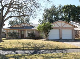 422 Elder Glen Dr, Webster, TX 77598