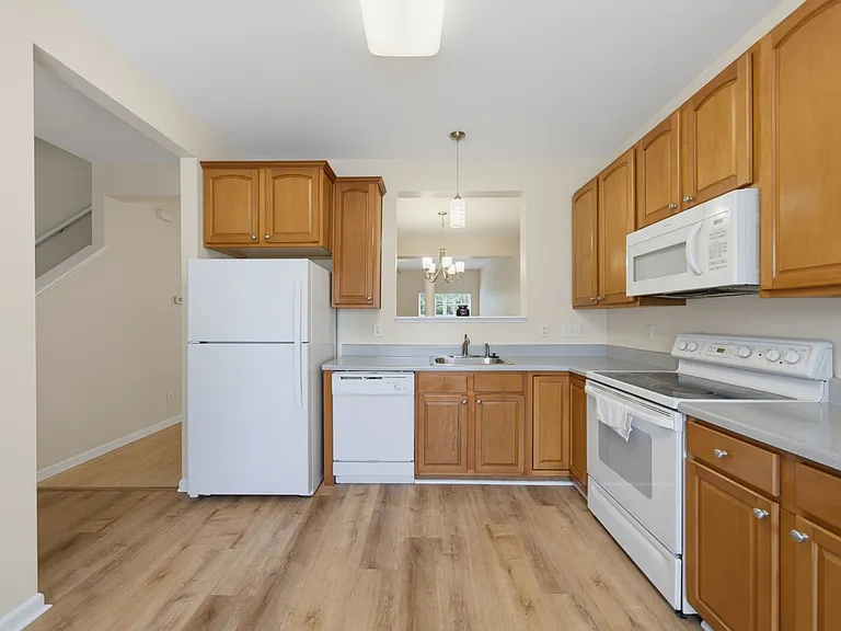 106 Anterbury Dr — Photo 8