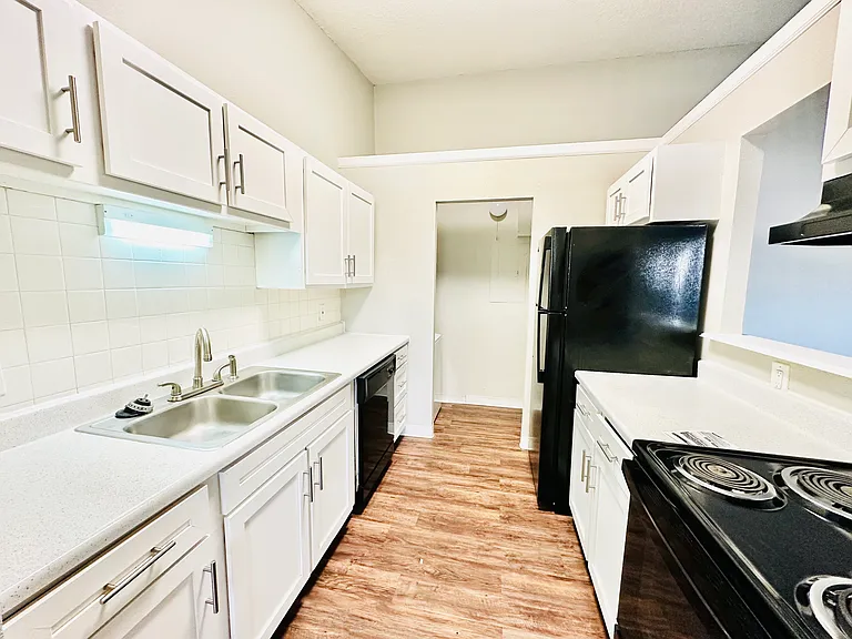Experience the perfect blend of style and functionality in this contemporary kitchen. Experience the perfect blend of style and functionality in this contemporary kitchen.