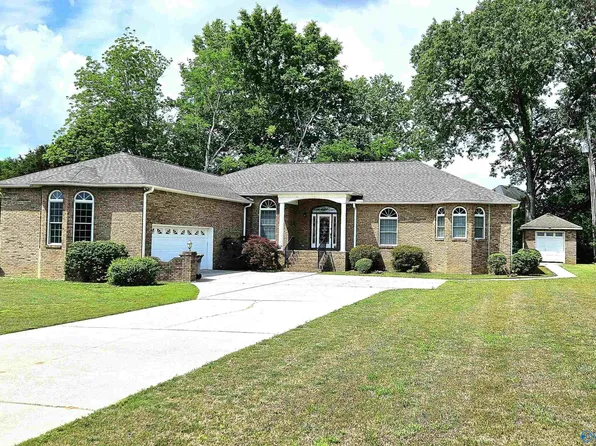 74 Lamon Dr, Decatur, AL 35603