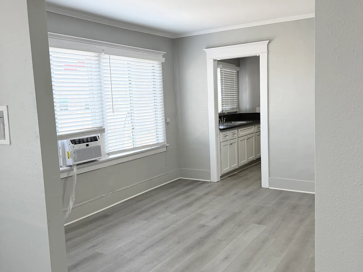 2 bed, 1000 sqft, $2,350 — Photo 3