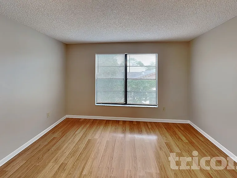 1311 Corner Oaks Dr — Photo 7
