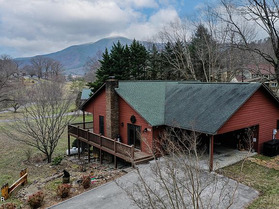 2nd image of 3919 Ole Smoky Way