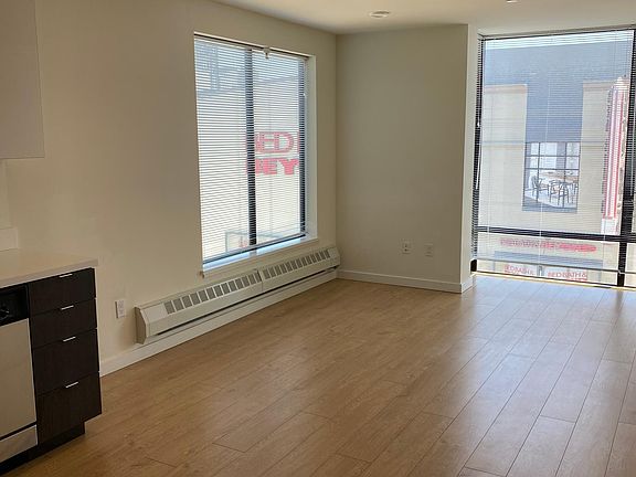 2nd image of 520 9th St #401