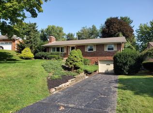 208 Greer Dr E, Newark, OH 43055