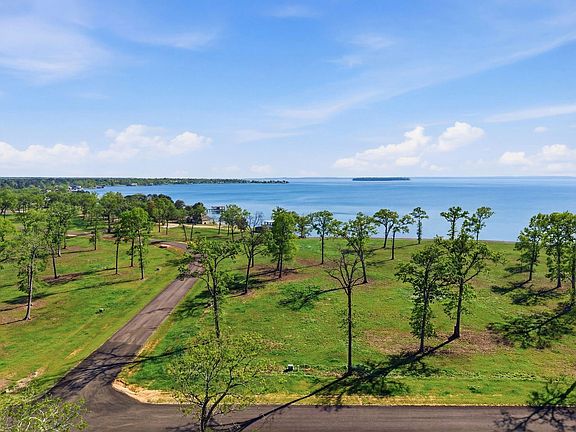 3rd image of 10 Island View Rd