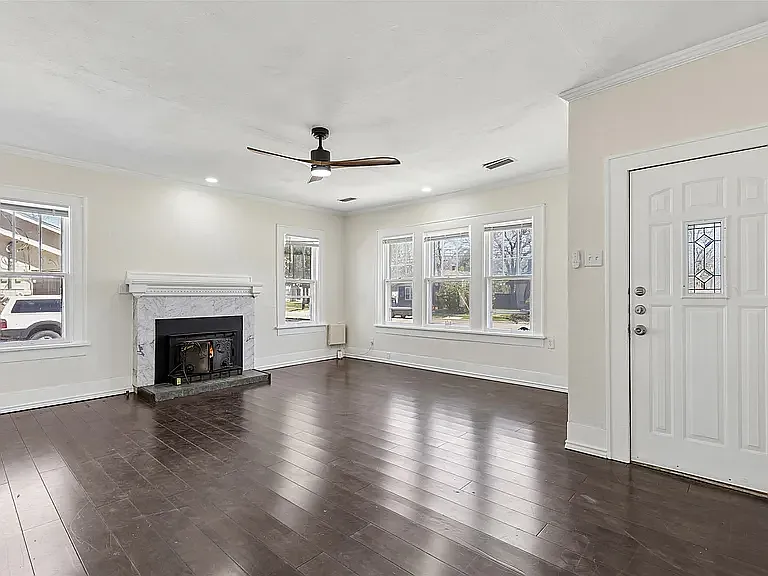 3 bed, 1972 sqft, $2,100 — Photo 4