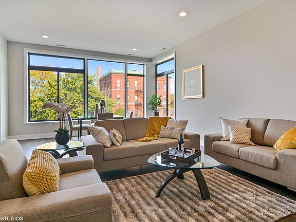 4th image of 469 N Paulina St Unit 205