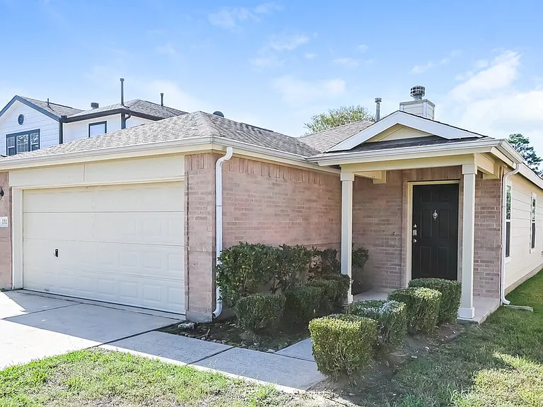 22123 Greengate Dr — Photo 3