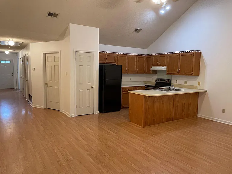 425 Blair Dr — Photo 6