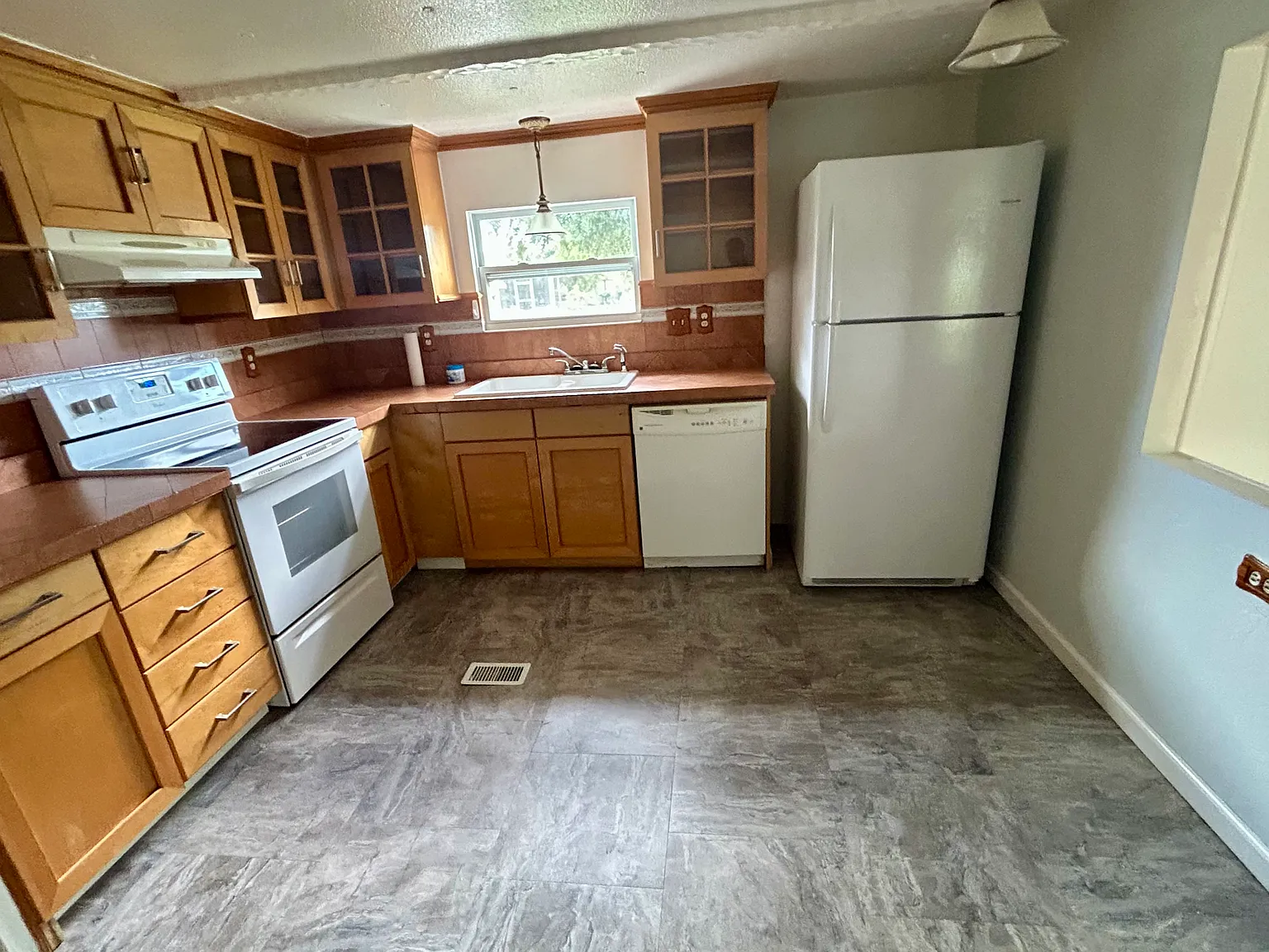 2 bed, 1100 sqft, $1,475 — Photo 3