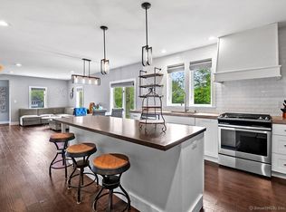 62 Hills St, Manchester, CT 06040