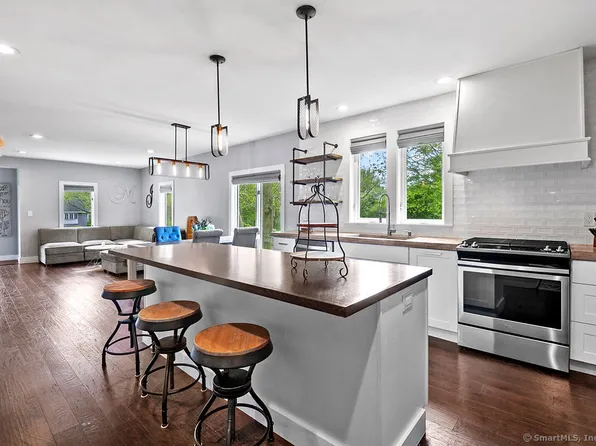 62 Hills Street, Manchester, CT 06040