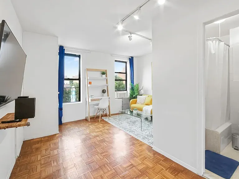 402 E 11th St #8 — Photo 5