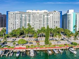5161 Collins Ave
