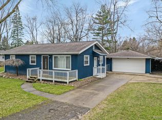 960 Gill St, Oxford, MI 48371