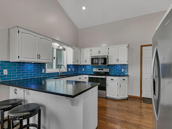 2nd image of 325 8th Ave S