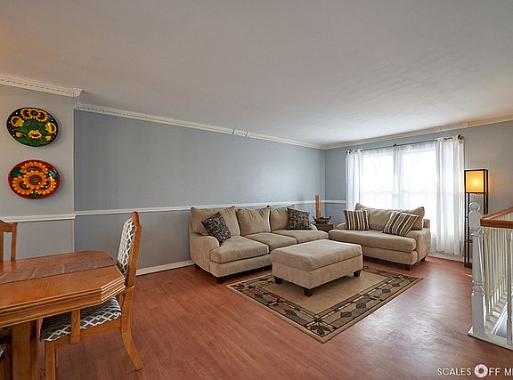 3rd image of 2421 Royal Dr