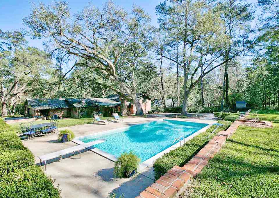 1st image of 411 Meridian Pl