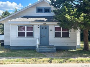 422 E Elm St, Gillespie, IL 62033