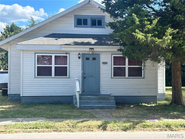 422 E Elm St, Gillespie, IL 62033